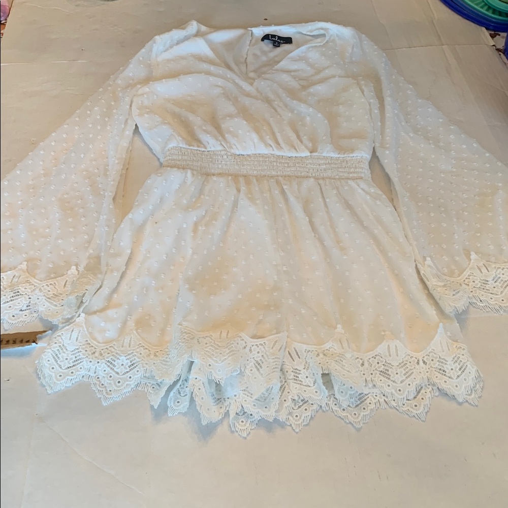 EUC Lulu's White Swiss Dot Lace Bell Sleeve Romper size Small - Picture 4 of 13